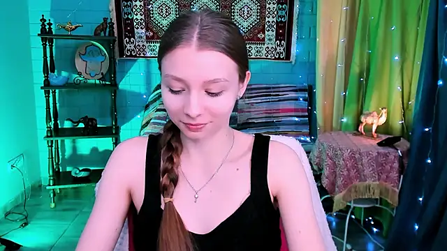 JulieDaniel online show from March 21, 8:19 am