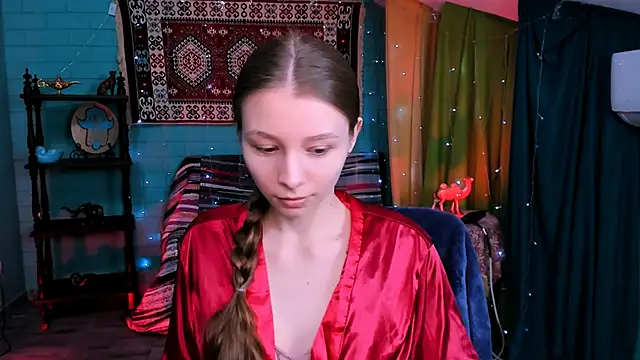 JulieDaniel online show from April 16, 8:15 am