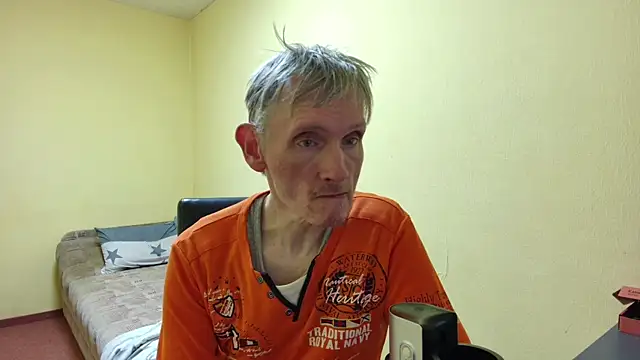 Snapshot of k74robert chatting on February 13, 2:57 pm k74robert online show from February 13, 2:57 pm