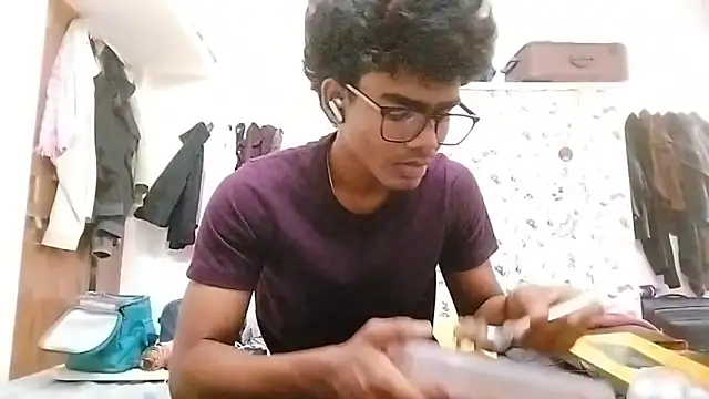 Snapshot of Rahulisagoodguy chatting on November 22, 9:41 am Rahulisagoodguy online show from November 22, 9:41 am