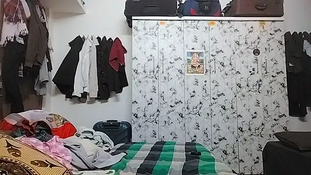 Snapshot of Rahulisagoodguy chatting on December 16, 5:40 pm Rahulisagoodguy online show from December 16, 5:40 pm