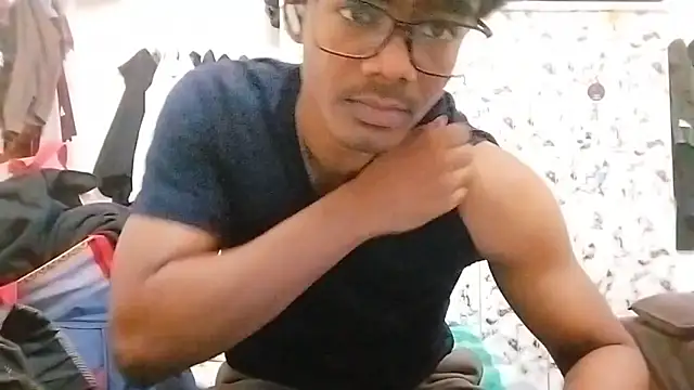 Snapshot of Rahulisagoodguy chatting on December 17, 11:05 am Rahulisagoodguy online show from December 17, 11:05 am