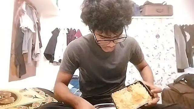 Snapshot of Rahulisagoodguy chatting on December 18, 11:38 am Rahulisagoodguy online show from December 18, 11:38 am