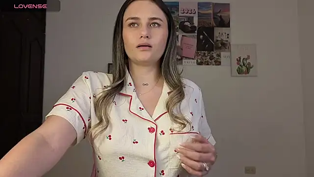 Veronika  Winslow  online show from May 1, 5:23 am