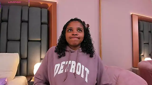 LisaMendez online show from February 6, 4:06 am