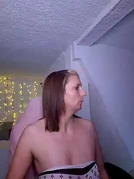 SexyJulia21 online show from February 7, 12:28 pm