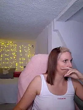 SexyJulia21 online show from February 10, 12:08 pm