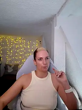 SexyJulia21 online show from March 7, 9:40 am