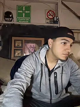 Snapshot of Shankortiz chatting on February 18, 4:03 pm Shankortiz online show from February 18, 4:03 pm