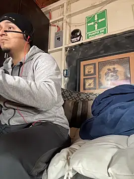 Snapshot of Shankortiz chatting on February 19, 6:26 pm Shankortiz online show from February 19, 6:26 pm