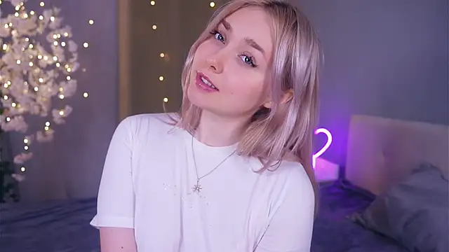 Snapshot of AccaCroyle chatting on February 4, 6:25 pm AccaCroyle online show from February 4, 6:25 pm