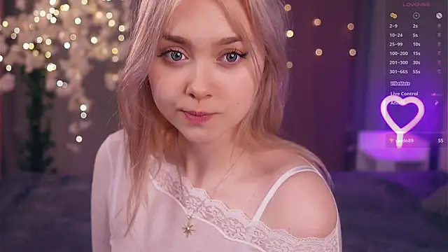 Snapshot of AccaCroyle chatting on February 5, 6:12 pm AccaCroyle online show from February 5, 6:12 pm