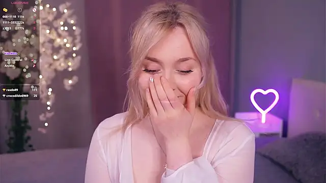 Snapshot of AccaCroyle chatting on February 6, 6:33 pm AccaCroyle online show from February 6, 6:33 pm