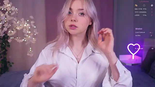 Snapshot of AccaCroyle chatting on February 9, 7:18 pm AccaCroyle online show from February 9, 7:18 pm