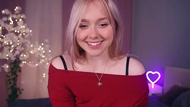 Snapshot of AccaCroyle chatting on February 10, 7:29 pm AccaCroyle online show from February 10, 7:29 pm