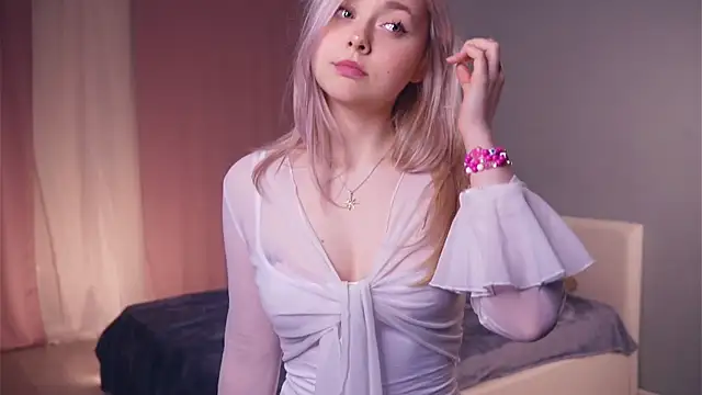 Snapshot of AccaCroyle chatting on February 13, 6:48 pm AccaCroyle online show from February 13, 6:48 pm