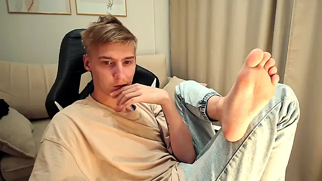 Snapshot of MrSexyCum4U chatting on September 27, 8:58 pm MrSexyCum4U online show from September 27, 8:58 pm