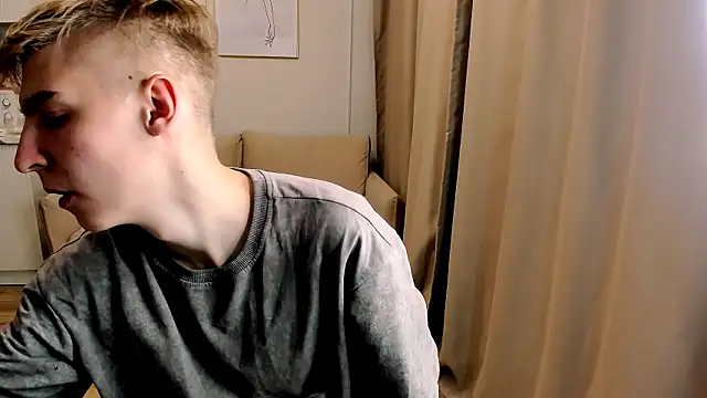 Snapshot of MrSexyCum4U chatting on November 25, 11:38 pm MrSexyCum4U online show from November 25, 11:38 pm