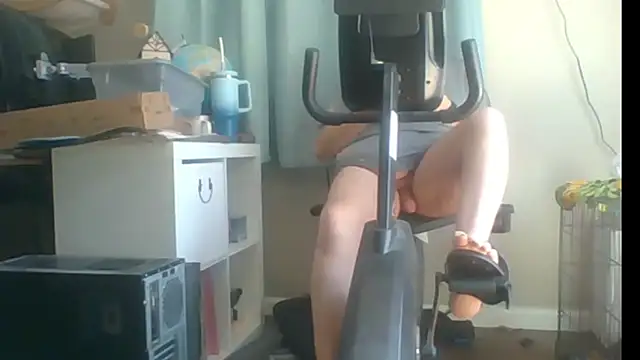 Snapshot of DareGoneWrong chatting on March 11, 12:05 am DareGoneWrong online show from March 11, 12:05 am
