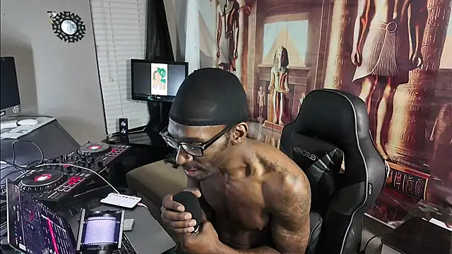 Triggerhappycj100 online show from March 29, 1:16 am