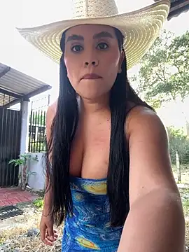 Snapshot of laure_torres chatting on June 24, 12:04 pm laure torres online show from June 24, 12:04 pm