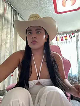 Snapshot of laure_torres chatting on July 16, 4:24 pm laure torres online show from July 16, 4:24 pm