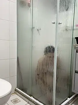 yumi-hot online show from April 6, 4:52 pm