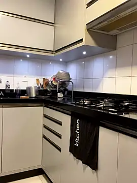 yumi-hot online show from April 7, 1:11 pm