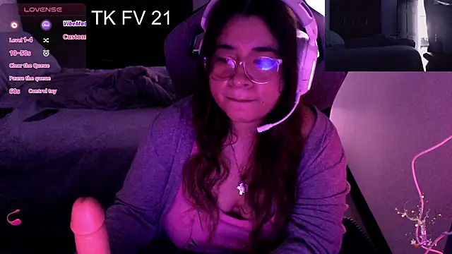 Pink girl0n online show from December 16, 6:02 pm