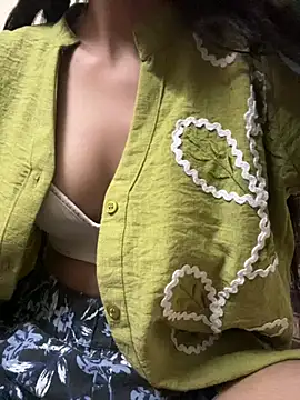 Snapshot of modelnishu chatting on May 4, 3:41 pm modelnishu online show from May 4, 3:41 pm