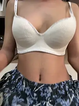 Snapshot of modelnishu chatting on May 18, 4:18 am modelnishu online show from May 18, 4:18 am