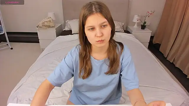 Elle Ellise online show from May 21, 7:37 am