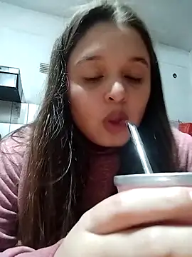 Snapshot of Auroraluna_- chatting on May 2, 3:33 am Auroraluna - online show from May 2, 3:33 am