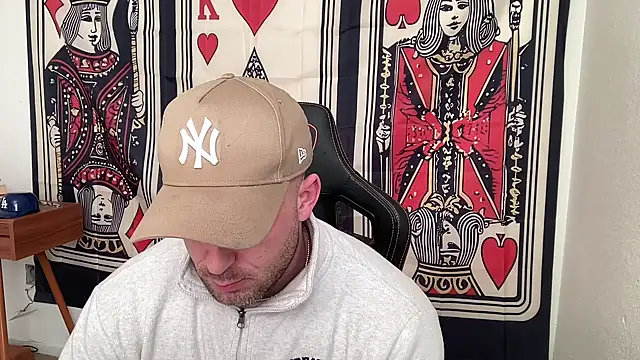 brettmycles28 online show from December 20, 5:20 pm