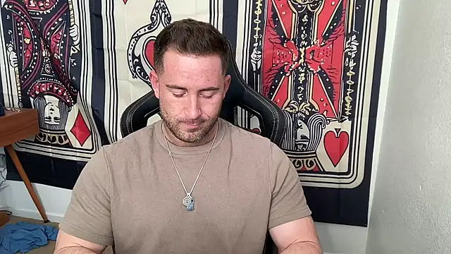 brettmycles28 online show from December 21, 7:21 pm