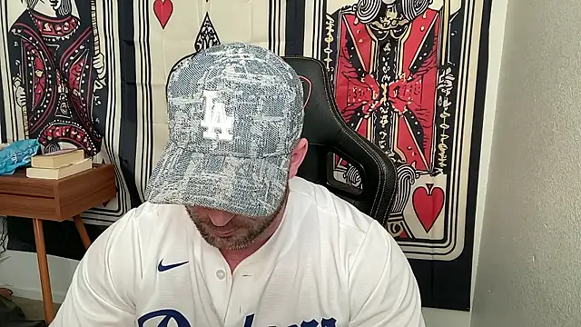 brettmycles28 online show from January 6, 6:22 pm