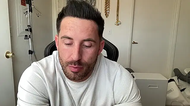 brettmycles28 online show from July 24, 4:16 pm