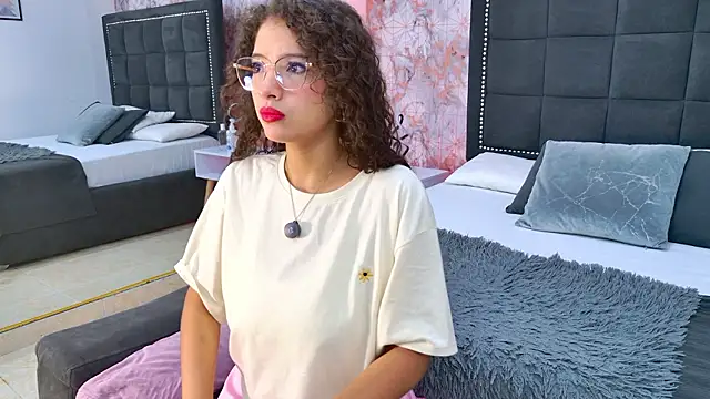 Angelique Angell online show from February 3, 7:52 pm