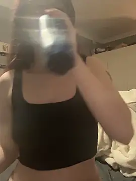 Snapshot of raen001 chatting on October 30, 5:35 pm raen001 online show from October 30, 5:35 pm