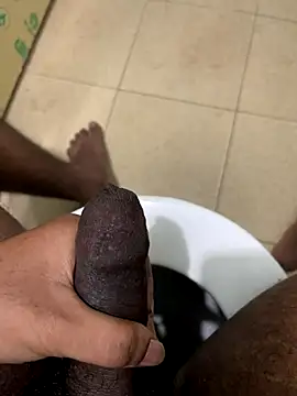 Snapshot of dickfuckerkkk chatting on November 6, 6:03 am dickfuckerkkk online show from November 6, 6:03 am