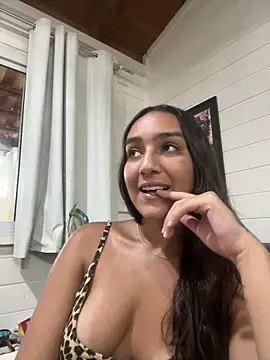 Snapshot of hannahhotwife chatting on April 6, 7:59 pm hannahhotwife online show from April 6, 7:59 pm