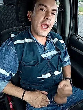 Snapshot of Blackaxes chatting on February 4, 10:26 pm Blackaxes online show from February 4, 10:26 pm