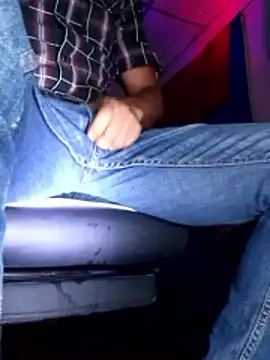 Snapshot of Bosssweet22cm chatting on November 23, 1:33 pm Bosssweet22cm online show from November 23, 1:33 pm