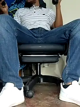 Snapshot of Bosssweet22cm chatting on November 25, 11:32 am Bosssweet22cm online show from November 25, 11:32 am