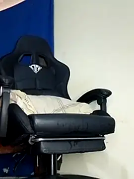 Snapshot of Bosssweet22cm chatting on December 4, 2:04 pm Bosssweet22cm online show from December 4, 2:04 pm