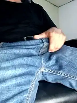 Snapshot of Bosssweet22cm chatting on January 8, 12:07 pm Bosssweet22cm online show from January 8, 12:07 pm