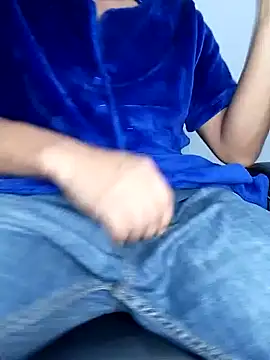 Snapshot of Bosssweet22cm chatting on February 3, 4:32 am Bosssweet22cm online show from February 3, 4:32 am