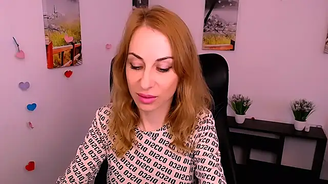 Snapshot of Create_your_own_sun chatting on November 2, 1:46 pm Create your own sun online show from November 2, 1:46 pm