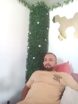 Miguel SaraPink online show from March 2, 9:32 pm