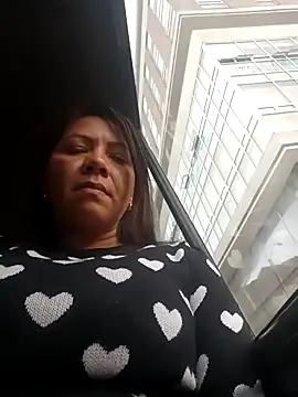 Snapshot of hiilarybrown chatting on February 13, 9:33 pm hiilarybrown online show from February 13, 9:33 pm